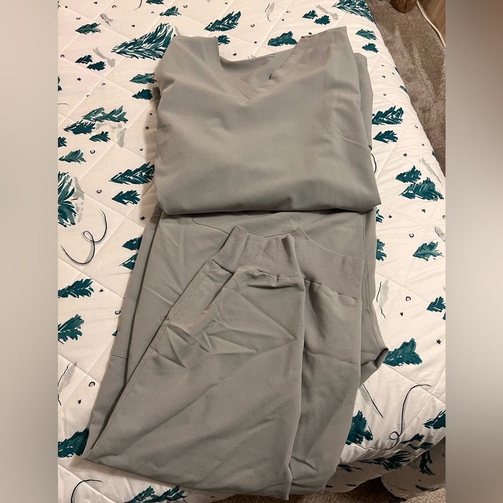 4 sets of Mandala scrubs